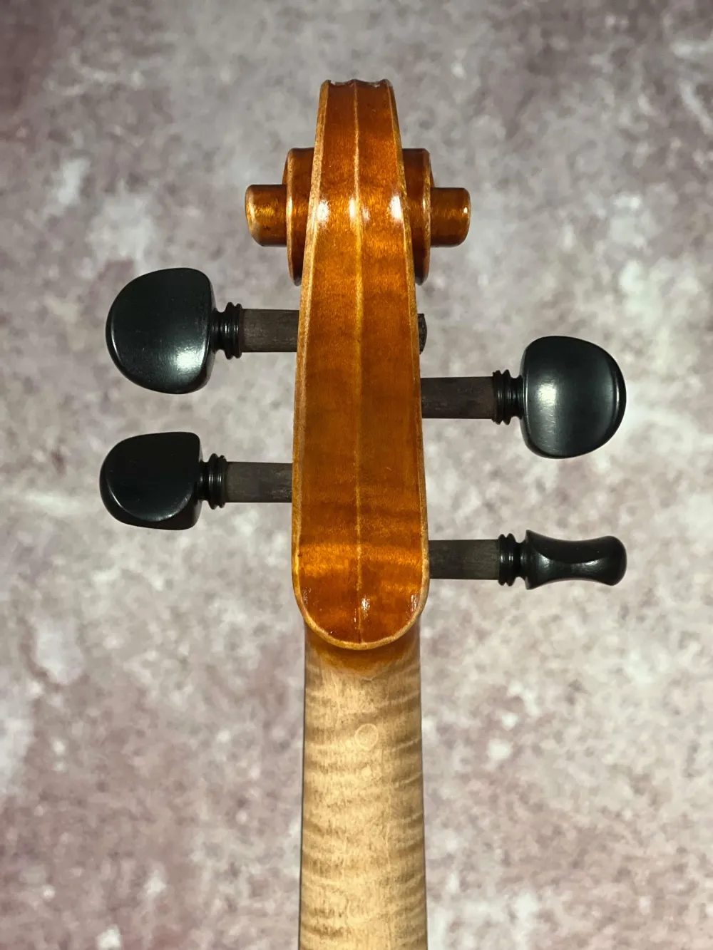 Schnecke-hinten-Detailansicht einer Gheorghe Ludovic 7/8 di Botteg Geige (Violine) Handarbeit 2021