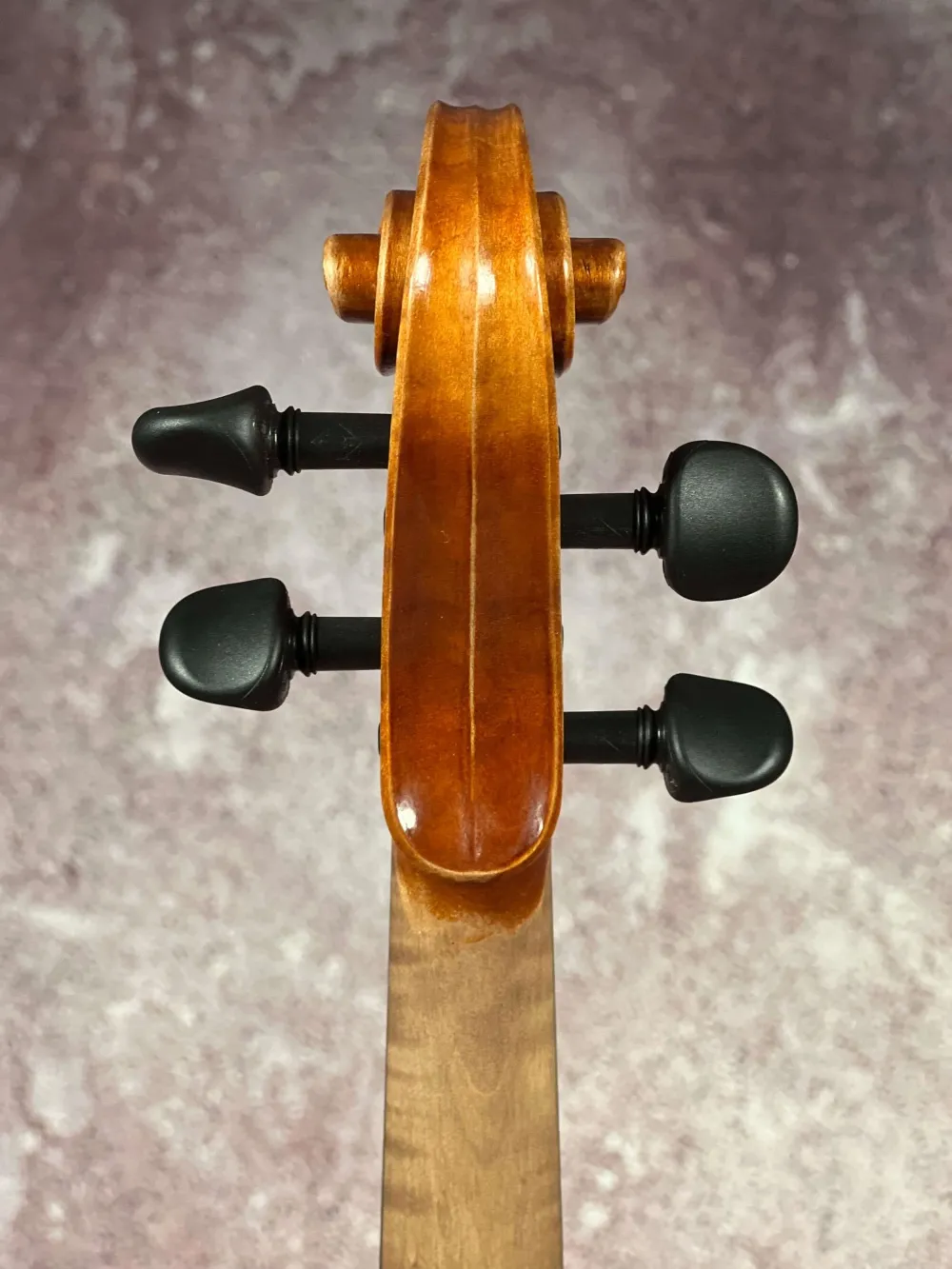 Schnecke-hinten-Detailansicht einer Nagy Károly 4/4 \"di Bottega\" Geige (Violine), genaut in Reghin, RO