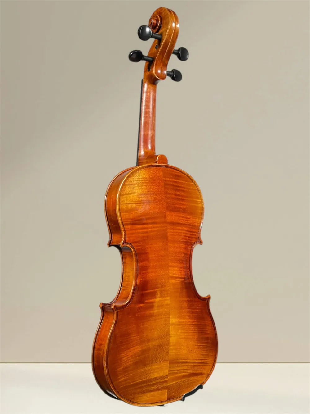 GEWA Maestro 6 Violine 4/4 – spielfertige Schülergeige aus europäischem Tonholz, Rückansicht seitlich GEWA Maestro 6 Violine 4/4 – spielfertige Schülergeige aus europäischem Tonholz, Rückansicht seitlich