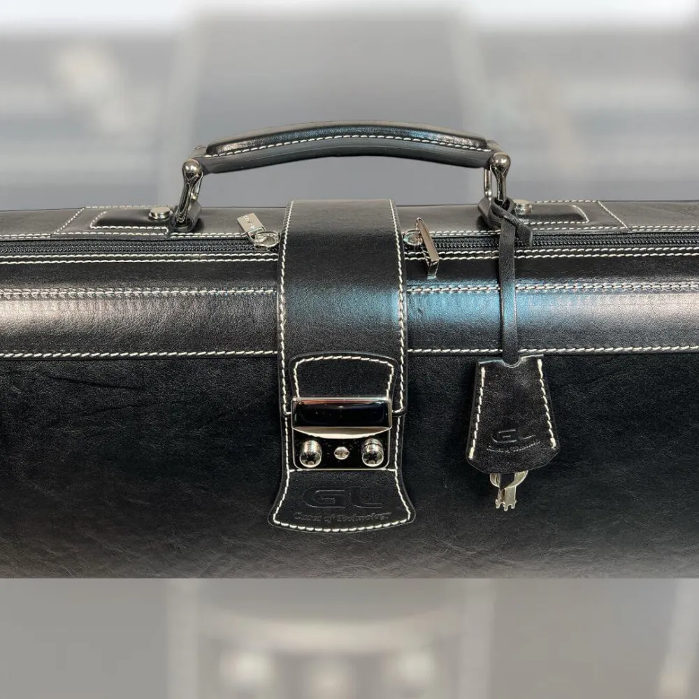 Detailaufnahme des hochwertigen Schlosses am GL-Lederetui
