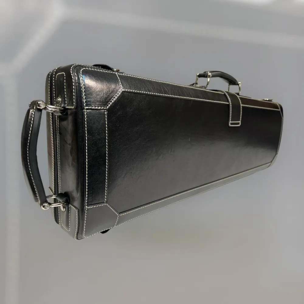 Vertikaler Tragegriff am exklusiven Violine Lederetui