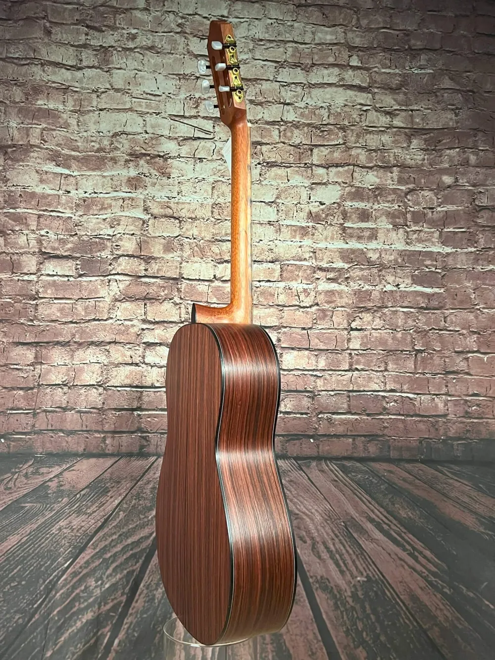 Seitenansicht einer APC Konzert (Classic) Gitarre Modell 8S OP 4/4 Größe