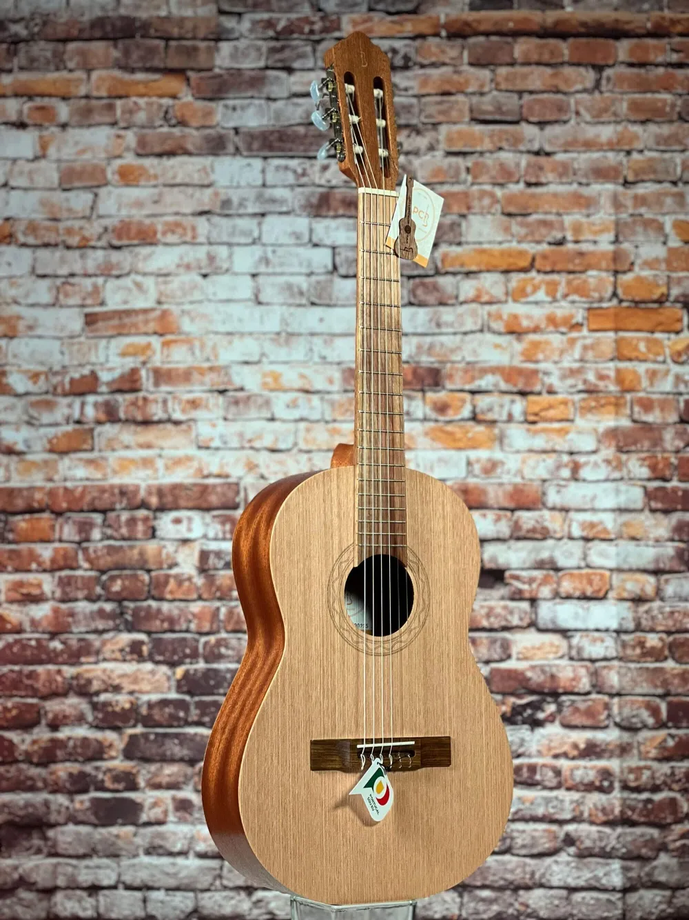 Front-Detailansicht einer APC Kontert (Classic) Gitarre Modell GC200 OP 3/4