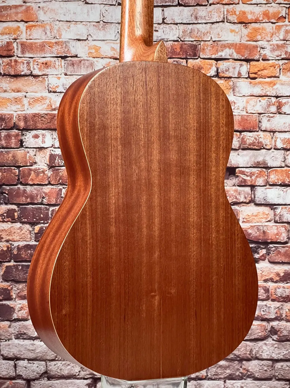 Boden-Detailansicht einer APC Kontert (Classic) Gitarre Modell GC200 OP 7/8