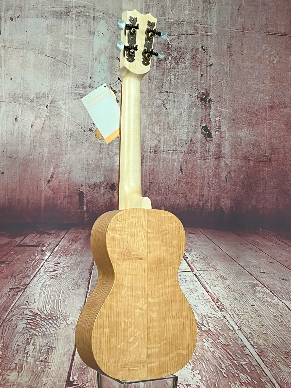 Back-Detailansicht einer APC COAK Concert Ukulele Modell C OAK, Handarbeit aus Portugal Back-Detailansicht einer APC COAK Concert Ukulele Modell C OAK, Handarbeit aus Portugal
