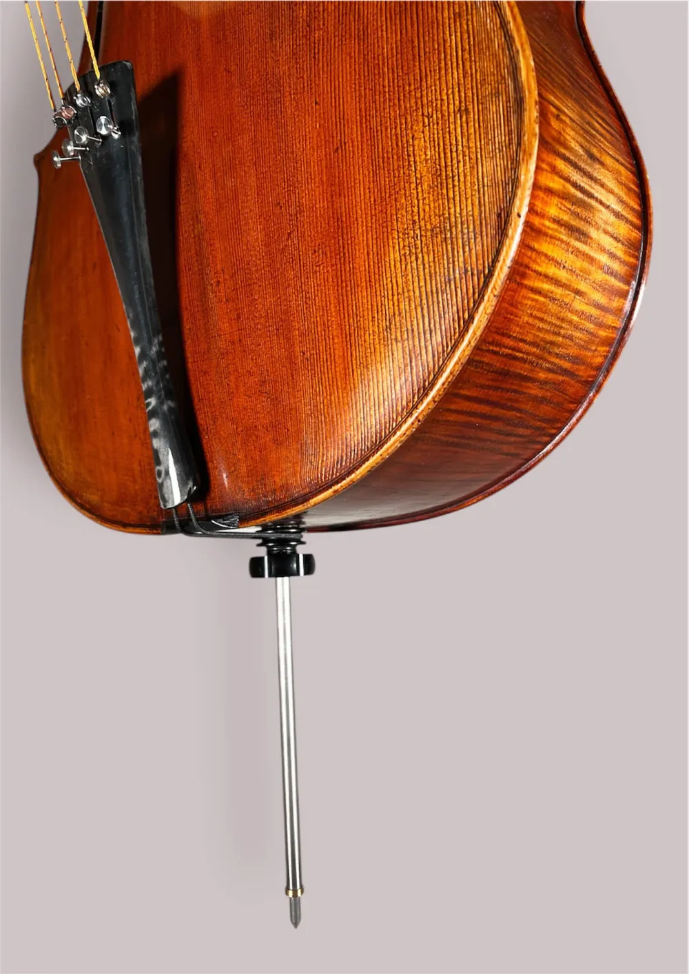 Konzertcello 2025 von Simon Joseph (Reghin), Goffriller-Modell – Stachelansicht