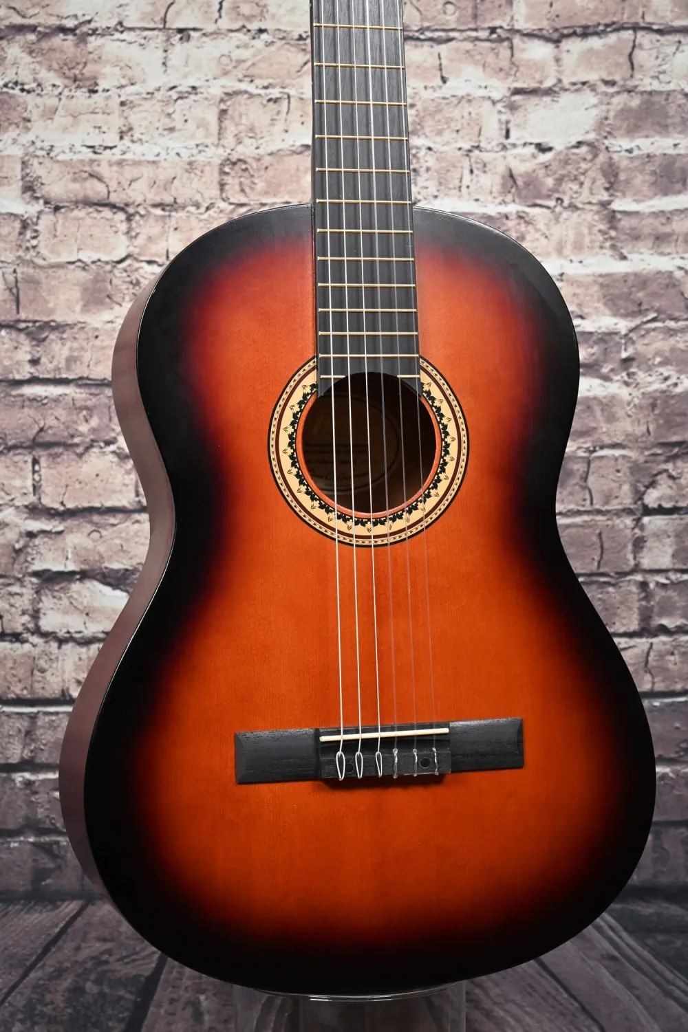 Decke-Detailansicht einer VALENCIA VC204CSB 4/4 Konzertgitarre (Klassische Gitarre) Modell Classic Sunburst