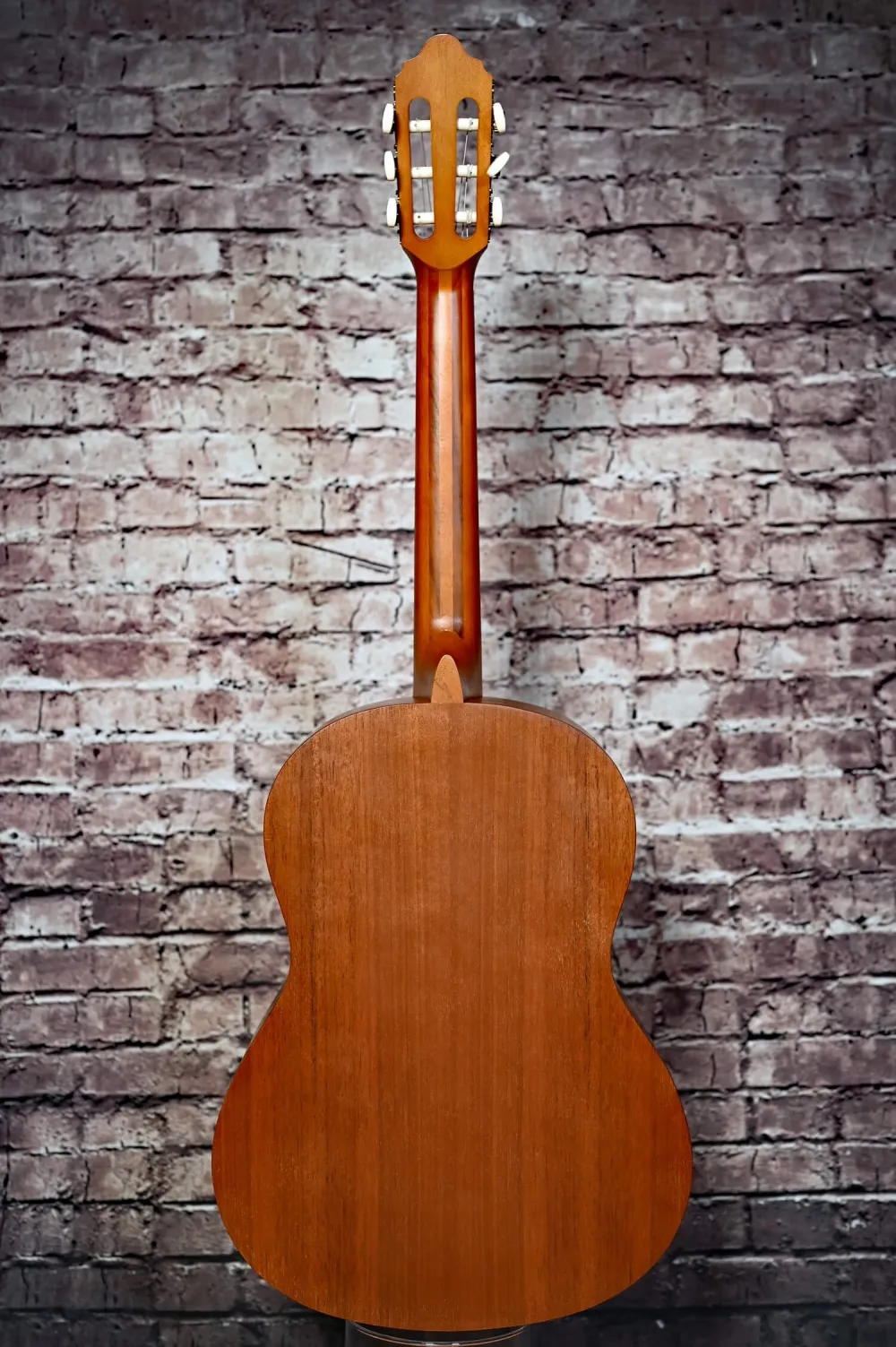 Rück-Detailansicht einer VALENCIA VC204H 4/4 Konzertgitarre (Klassische Gitarre) Hybrid Modell Thin Neck