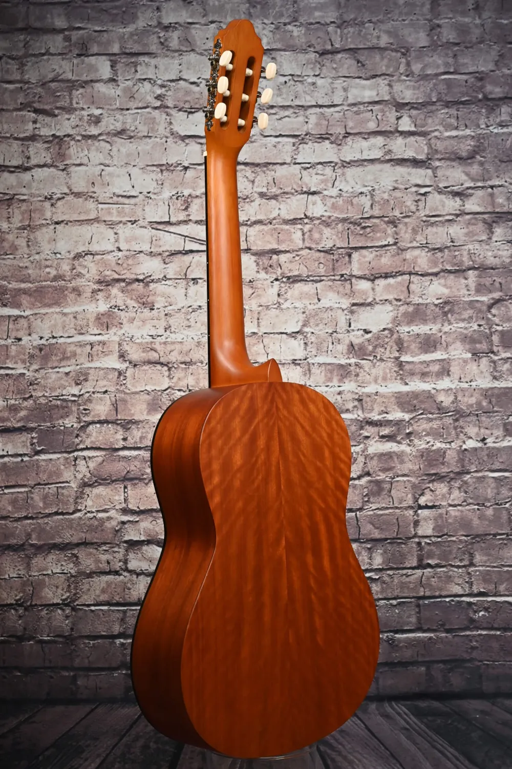 Rück-Detailansicht einer VALENCIA VC204L 4/4 Konzertgitarre (Klassische Gitarre) Linkshänder Modell