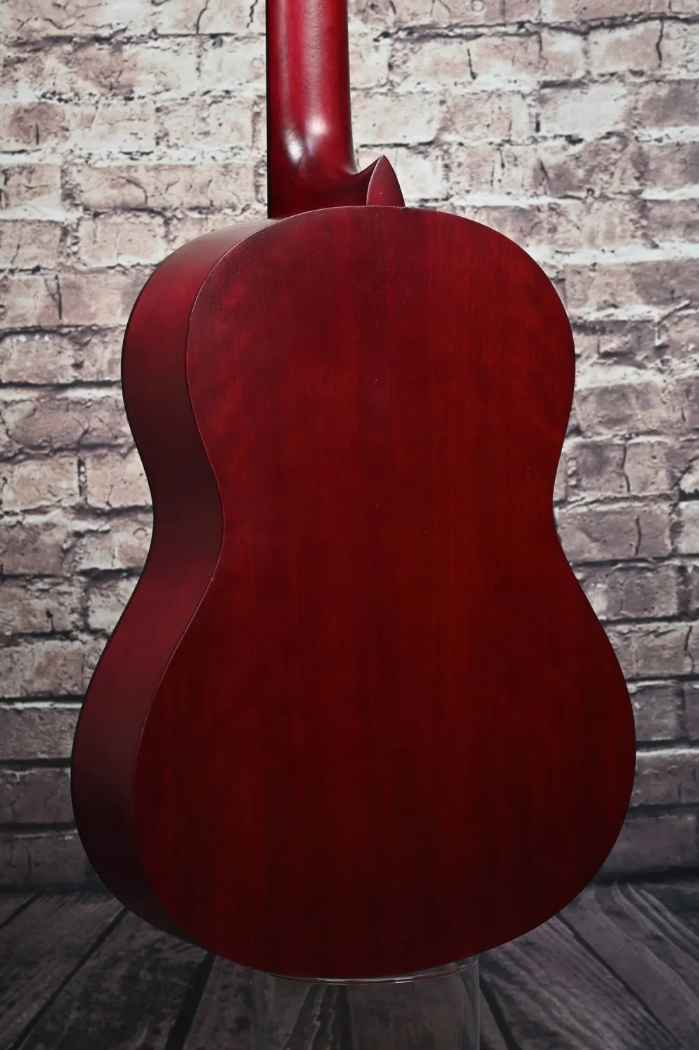 Boden-Detailansicht einer VALENCIA VC204TWR 4/4 Konzertgitarre (Klassische Gitarre) Modell Transparent Rot