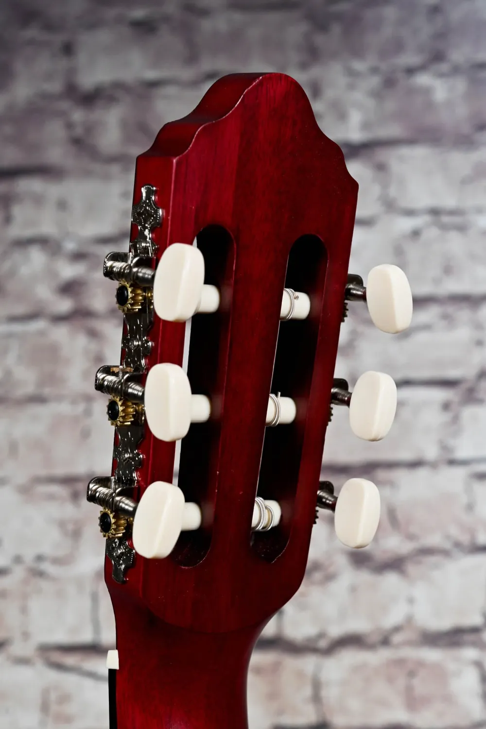 Kopf-unten-Detailansicht einer VALENCIA VC204TWR 4/4 Konzertgitarre (Klassische Gitarre) Modell Transparent Rot