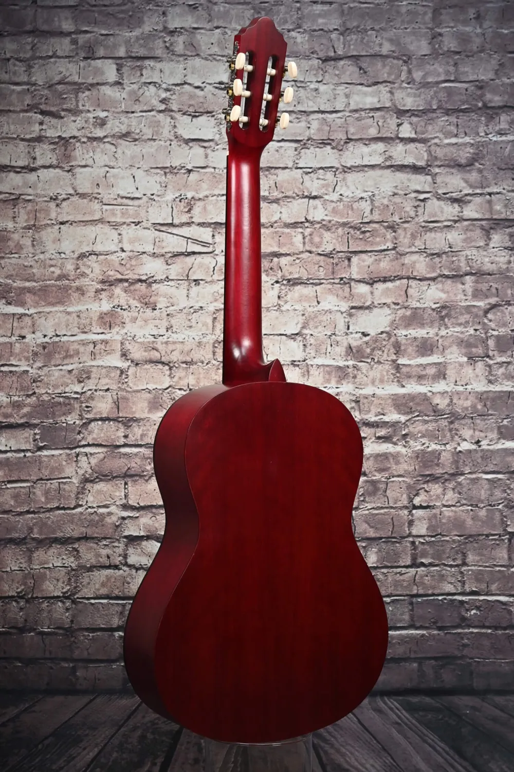 Rück-Detailansicht einer VALENCIA VC204TWR 4/4 Konzertgitarre (Klassische Gitarre) Modell Transparent Rot