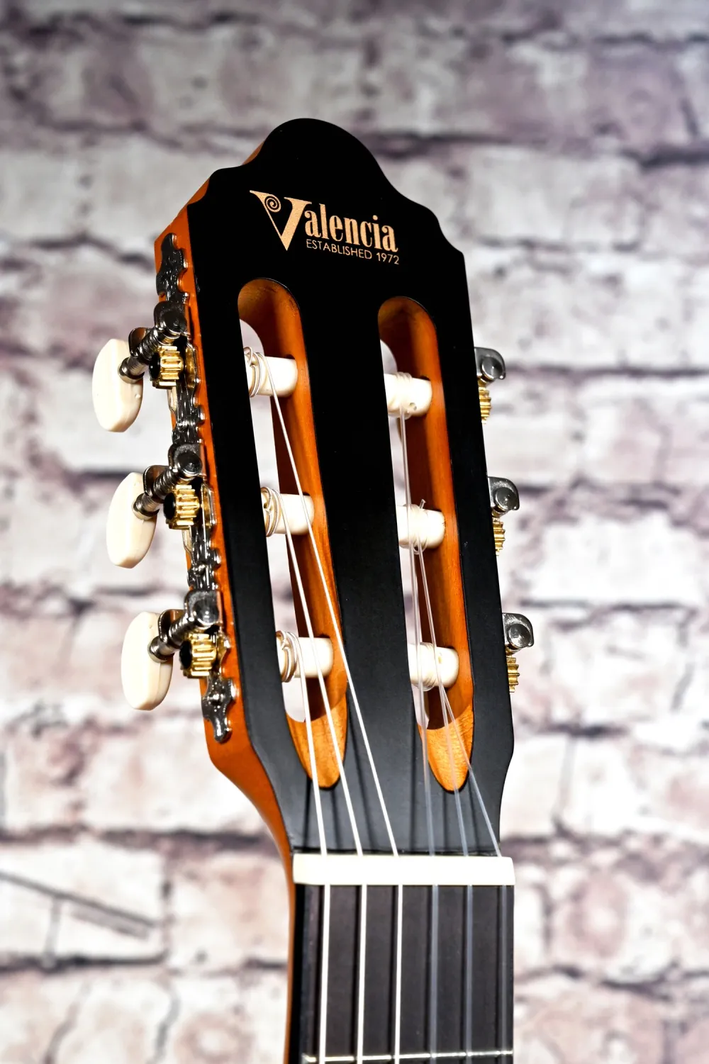 Kopf-oben-Detailansicht einer VALENCIA VC204 4/4 Konzertgitarre (Klassische Gitarre) Modell Antique Natural