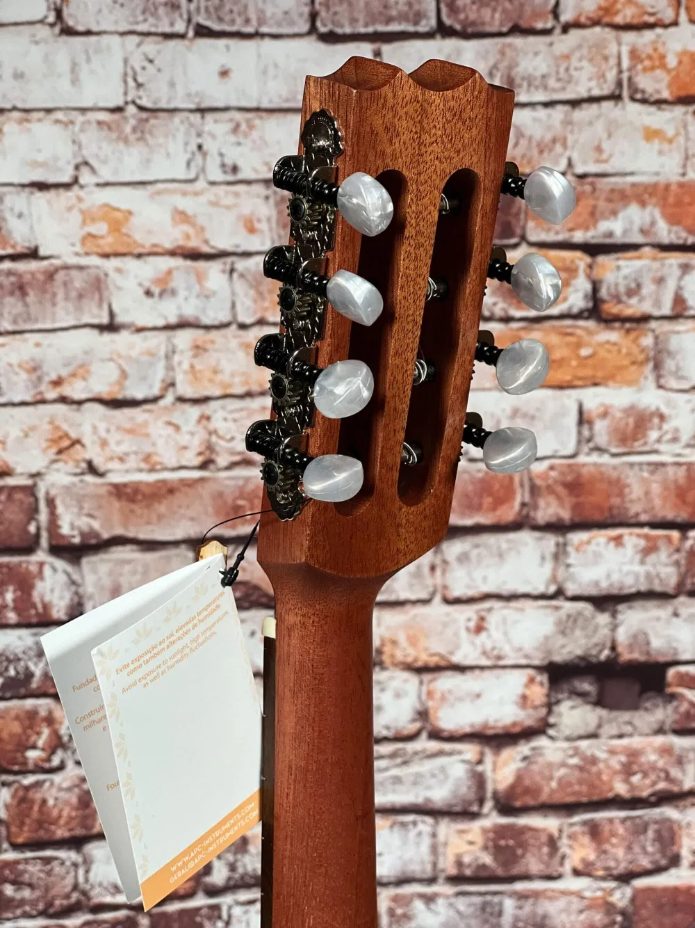 Kopf-unten-Detailansicht einer APC MDL308 Mandoline Modell Classic, Handarbeit aus Portugal