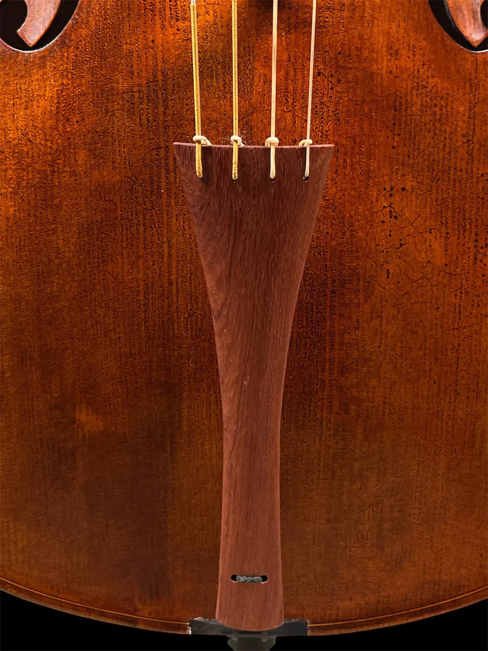 Orbán Zsolt Barock Cello 4/4 gebaut 2023 nach Stradivarius Davidov 1712 - Saitenhalteransicht