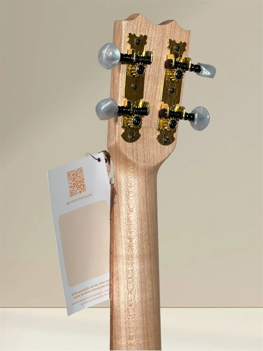 APC TC CW massiver Akazie Cutaway Tenor Ukulele mit Pickup und Stimmgerät - Kopfansicht, hinten APC TC CW massiver Akazie Cutaway Tenor Ukulele mit Pickup und Stimmgerät - Kopfansicht, hinten