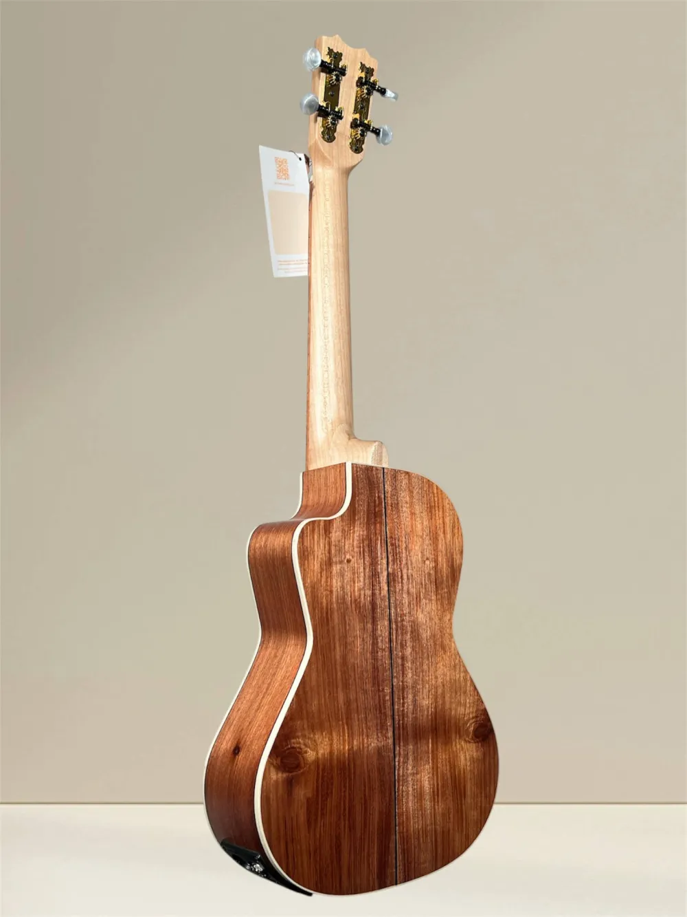 APC TC CW massiver Akazie Cutaway Tenor Ukulele mit Pickup und Stimmgerät - Rückansicht APC TC CW massiver Akazie Cutaway Tenor Ukulele mit Pickup und Stimmgerät - Rückansicht