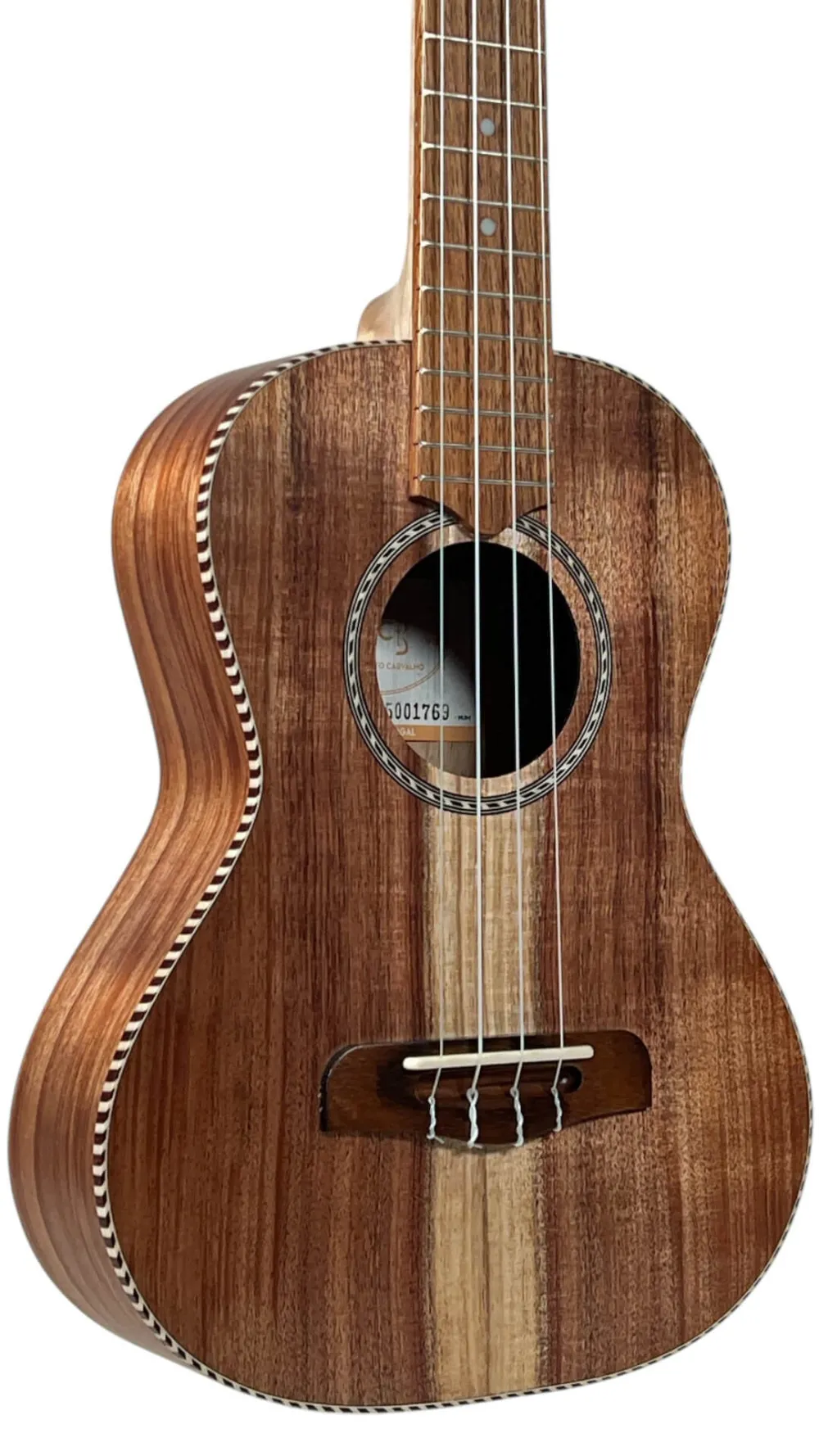 APC TT Traditional Tenor Ukulele aus Koa-Akazie – handgefertigt in Portugal mit offenporigem Finish - Dekenansicht APC TT Traditional Tenor Ukulele aus Koa-Akazie – handgefertigt in Portugal mit offenporigem Finish - Dekenansicht