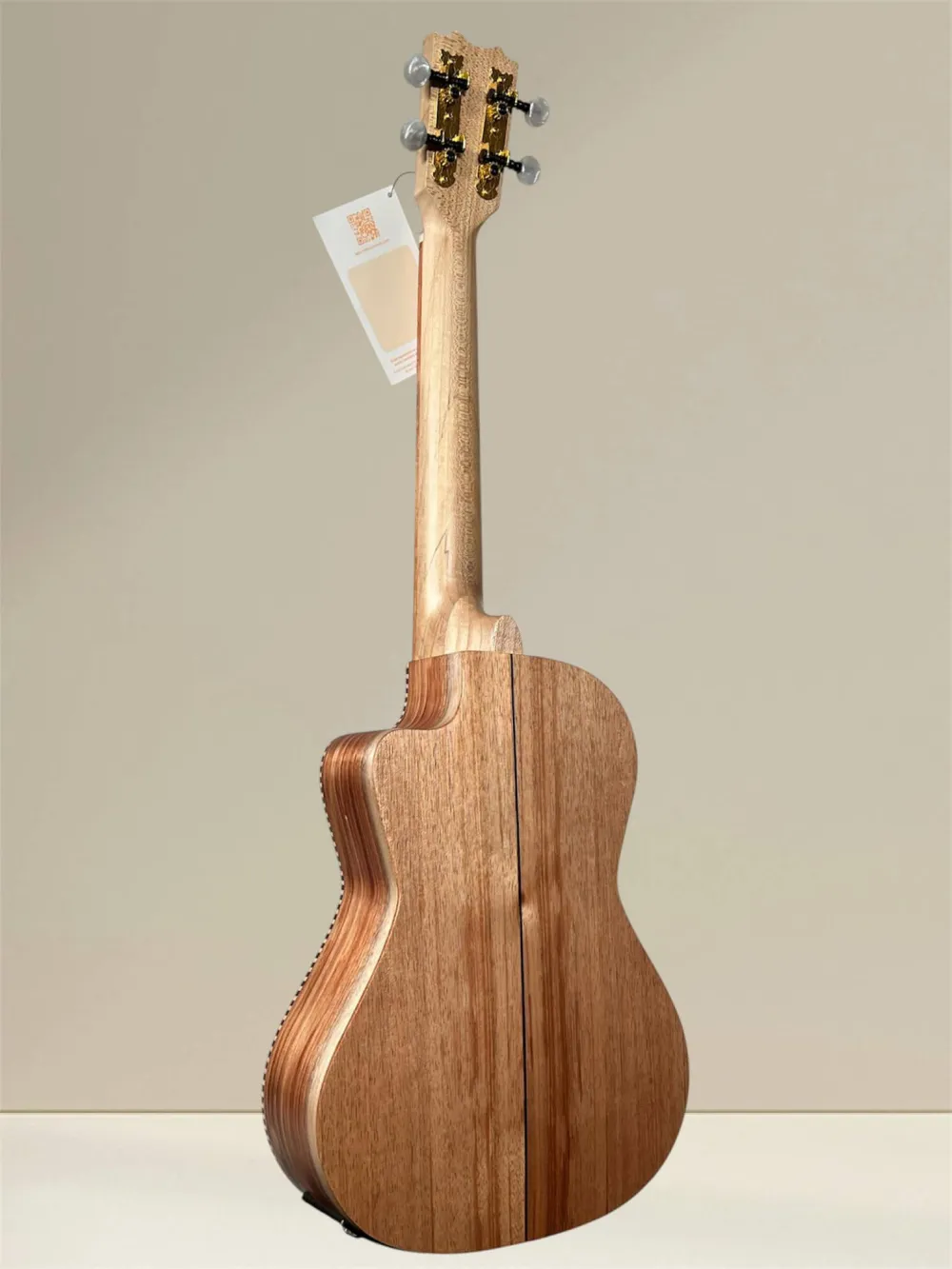 Tenor Ukulele APC TTCW aus vollmassiver Akazie mit Cutaway - Rückansicht Tenor Ukulele APC TTCW aus vollmassiver Akazie mit Cutaway - Rückansicht