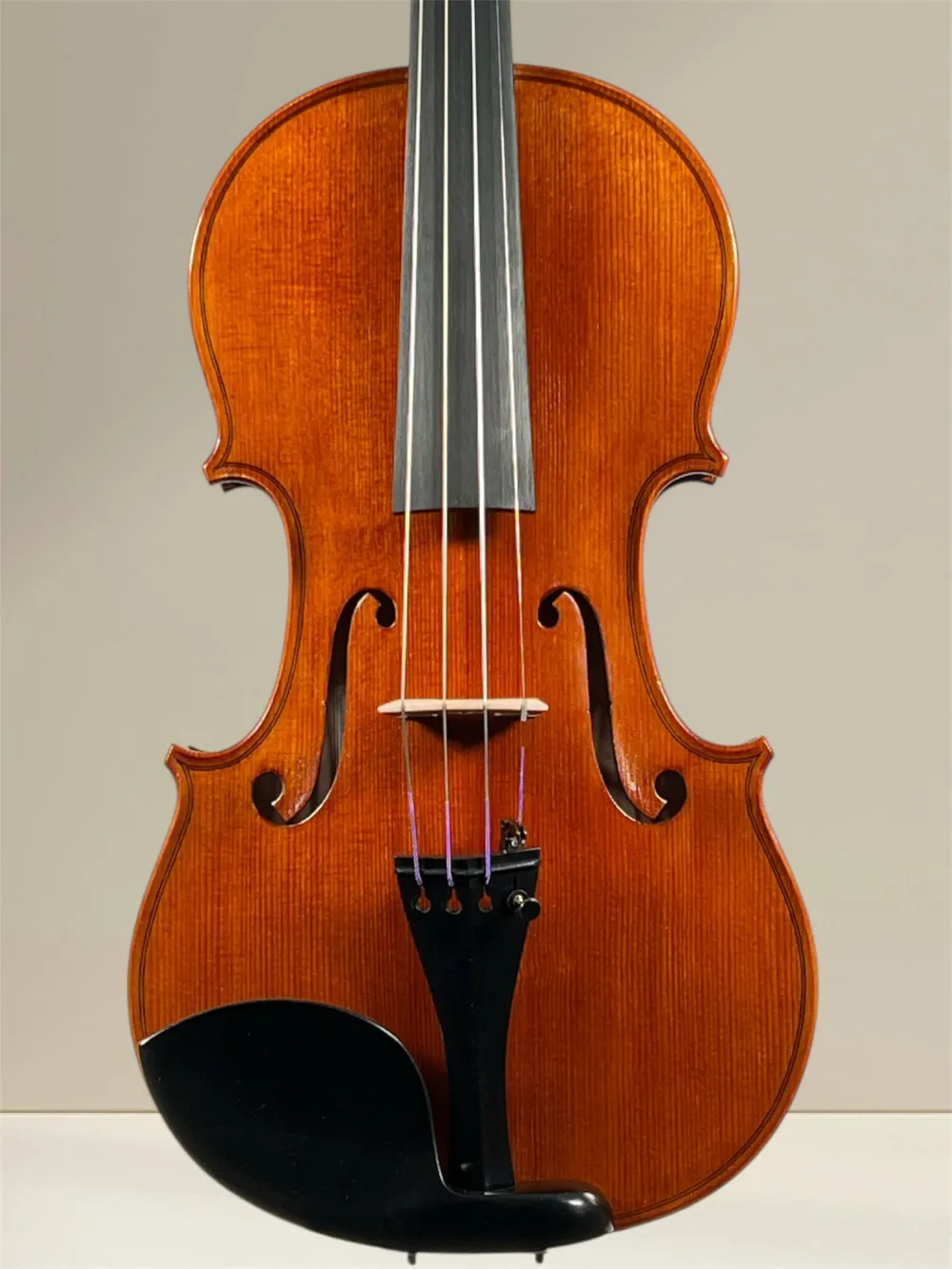 Calin Vultur Meistergeige 2025 – Stradivarius Modell – Deckeansicht Calin Vultur Meistergeige 2025 – Stradivarius Modell – Deckeansicht