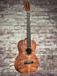 MAHALO Koa Baritone Ukulele mit Tasche